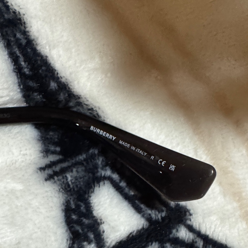 NWT Burberry Dark Gray & Black Round Sunglasses - Picture 5 of 9